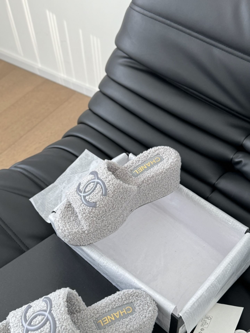 Ch**el slippers